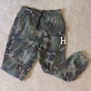 Huh army camo sweat pants